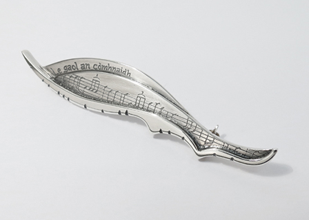 Fiddle Kilt Pin